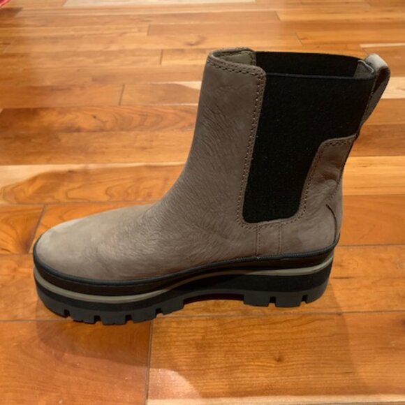 NEW! Clarks Nubuck Orianna2 Top Slip On Ankle Chelsea Boots Women's 9 - Picture 4 of 7